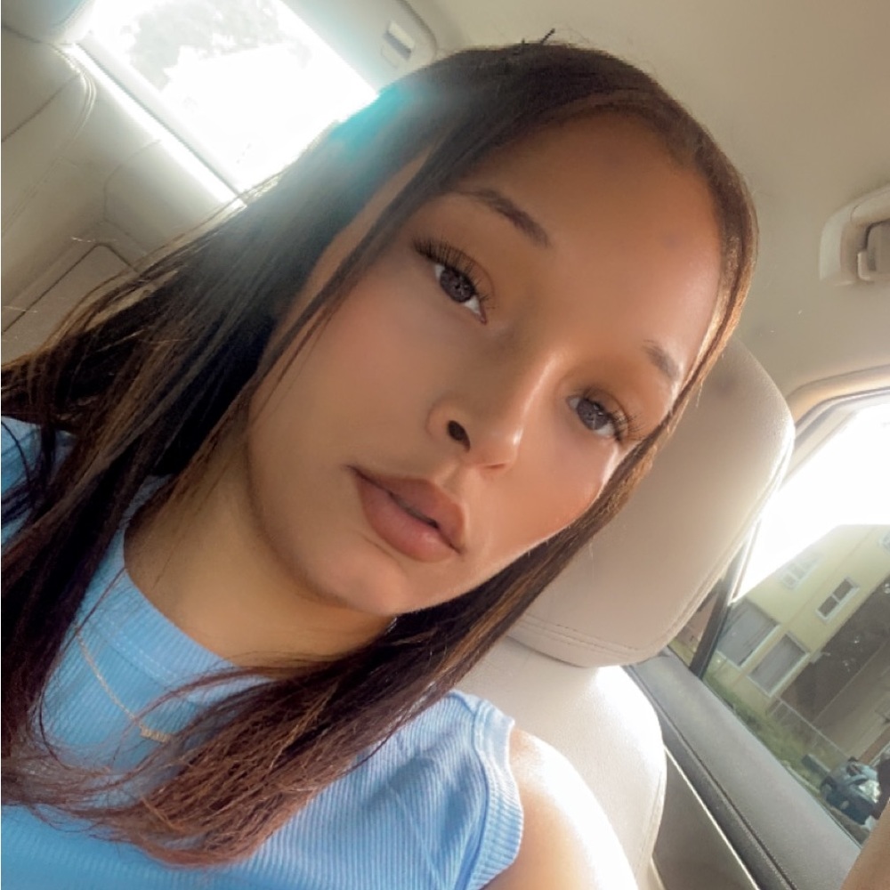 Meet your Posher, Anyssa